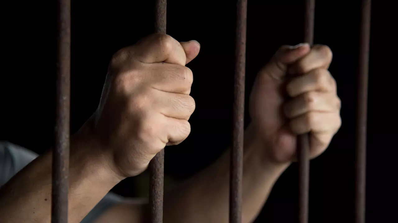 संन्यासी बनकर बैठा था एसिड अटैकर! भक्त बन बेंगलुरु पुलिस ने किया गिरफ्तार
