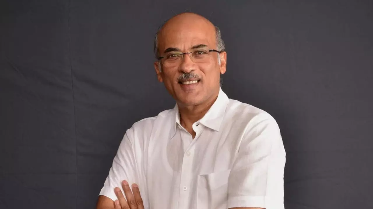 राजश्री प्रोडक्शंस के वारिस होने बाद भी Sooraj Barjatya को इस फिल्म के सेट पर उठाने पड़े थे Nana Patekar के जूते