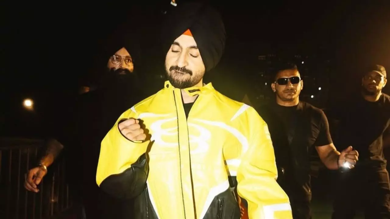Diljit Dosanjh की दस लखिया जैकेट! ऐसा क्या है खास, जो दुनिया भर में है सिर्फ 3 पीस? Diljit Dosanjh की दस लखिया जैकेट! ऐसा क्या है खास, जो दुनिया भर में है सिर्फ 3 पीस?