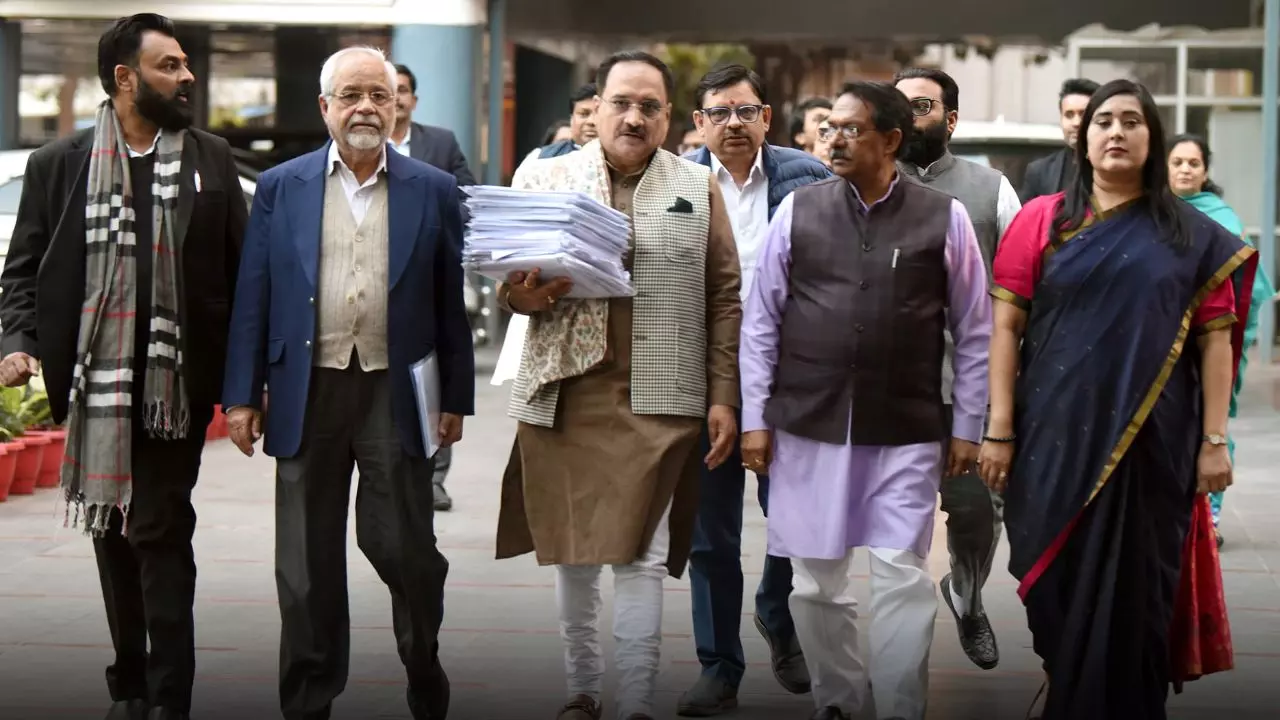 पूर्व सांसदों और दलबदलुओं को टिकट! दिल्ली चुनाव में BJP की क्या होगी रणनीति? पूर्व सांसदों और दलबदलुओं को टिकट! दिल्ली चुनाव में BJP की क्या होगी रणनीति?
