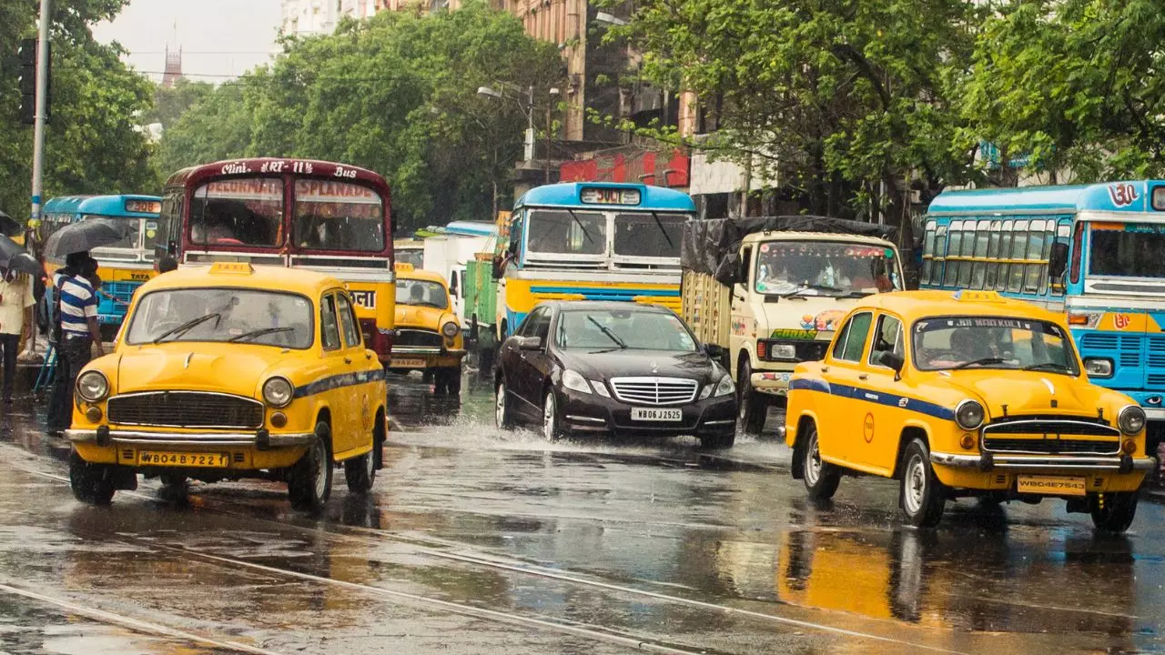दशकों पुरानी विरासत का अंत! तो क्या खत्‍म हो जाएंगी कोलकाता की पहचान पीली टैक्‍सियां?
