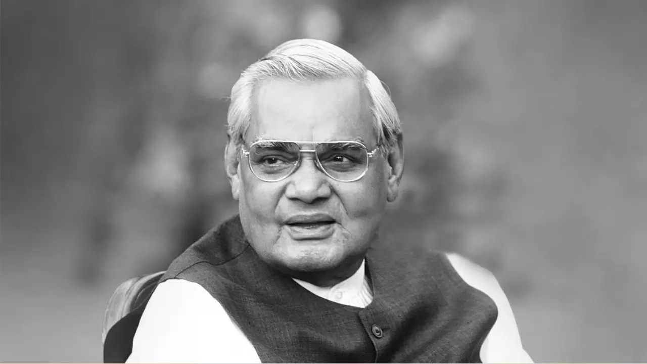 सत्ता का खेल तो चलता रहेगा मगर ये देश रहना चाहिए, पढ़ें पूर्व प्रधानमंत्री अटल बिहारी बाजपेयी के किस्से