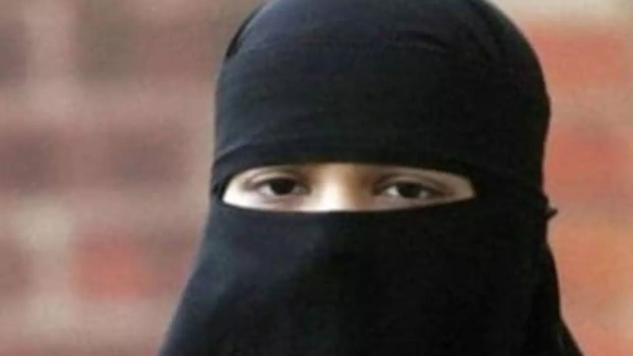 बॉस के साथ संबंध बनाने पर मजबूर करता था इंजीनियर पति, मना करने पर दिया तीन तलाक