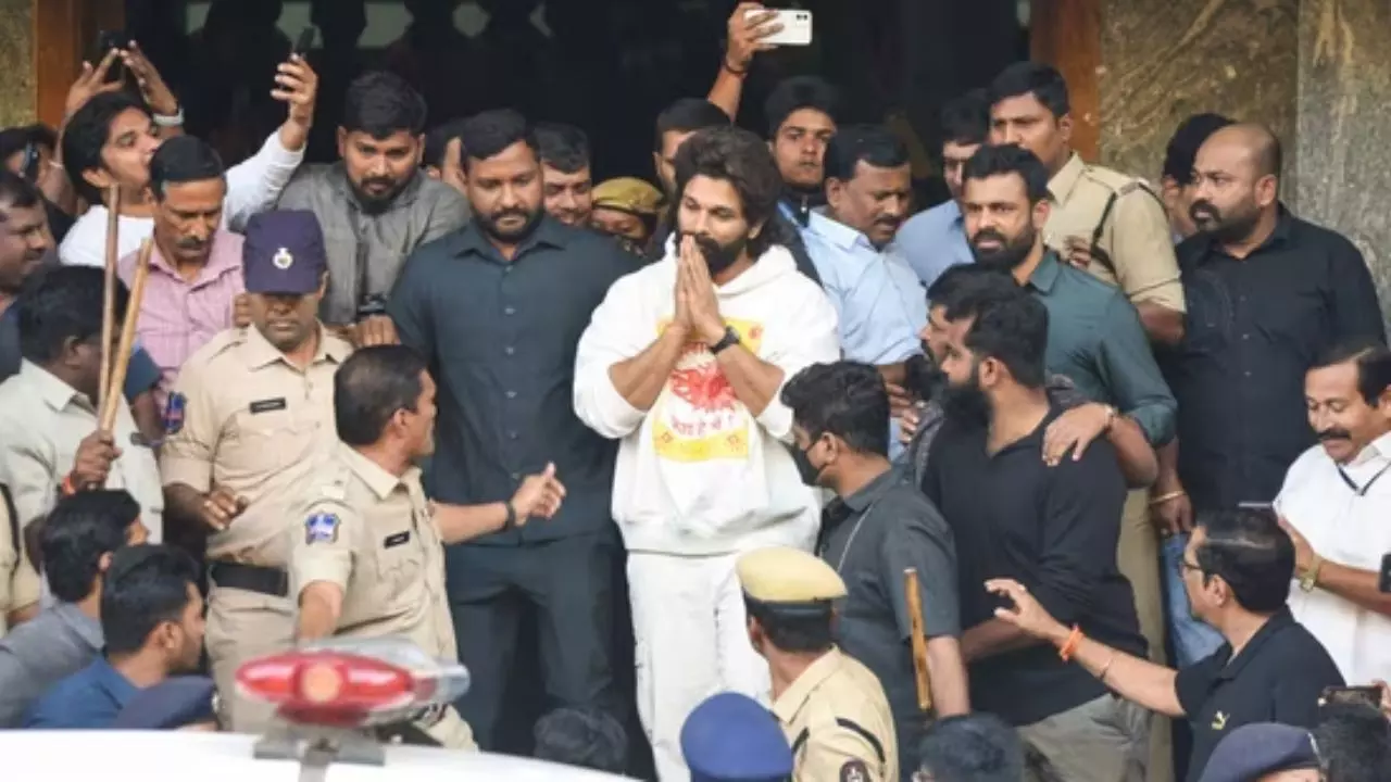 पुष्पा 2 भगदड़ मामले में पुलिस ने Allu Arjun पर दागे ये सवाल, आखिर बाउंसर एंथनी को क्यों किया गिरफ्तार?