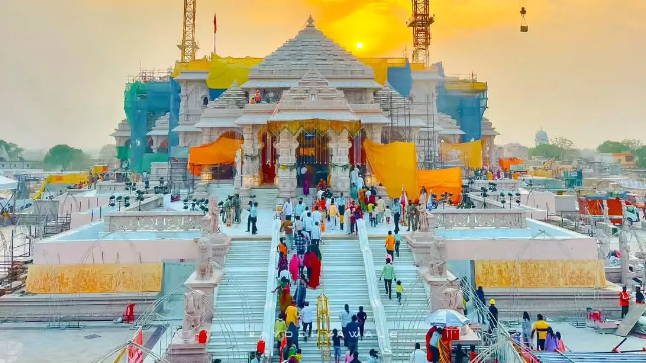 मुंबई, गोवा और दिल्ली नहीं हैं देश की पहली पसंद, तो इस बार कहां घूमने गए सबसे ज्यादा लोग?