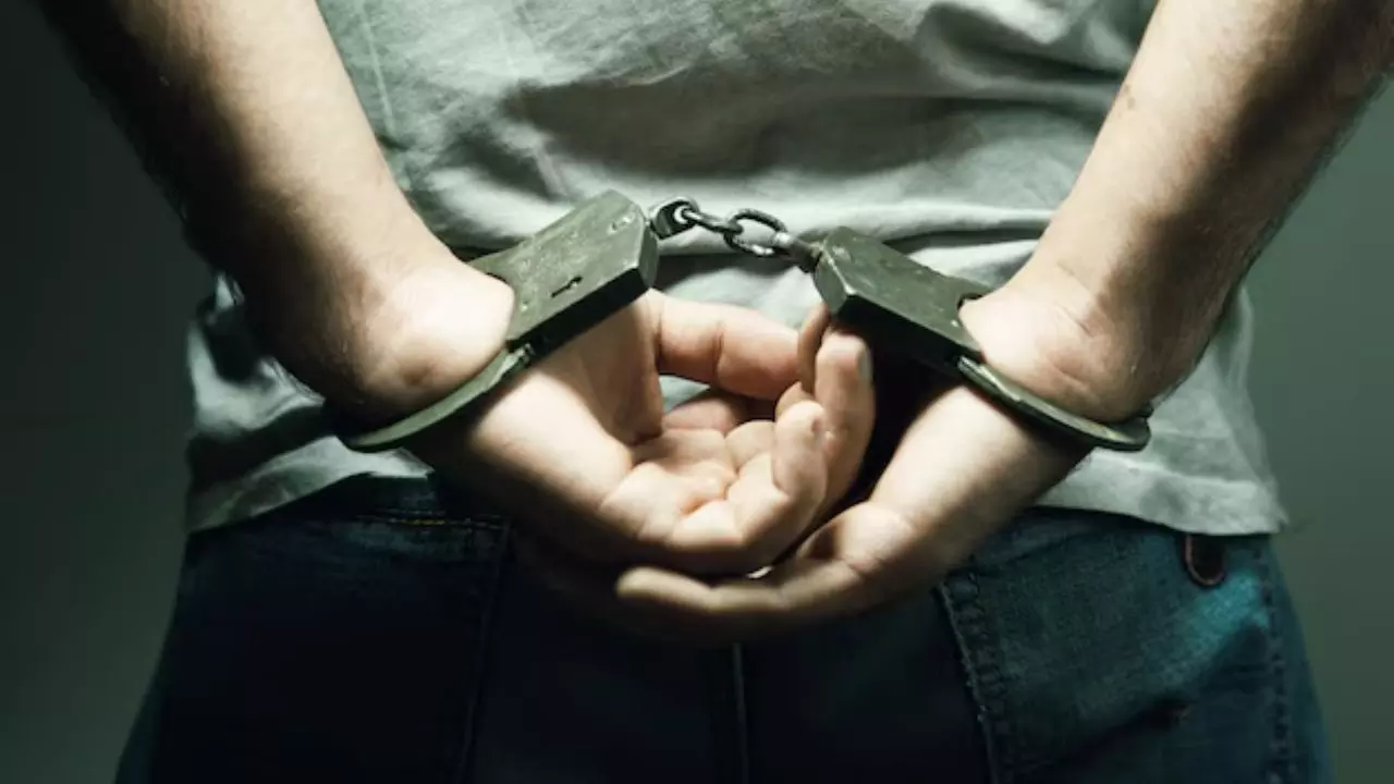 61 लाख दो और खत्म करो मामला, व्यापारी को झूठे रेप केस में फंसाने वालों को पुलिस ने ऐसे पकड़ा 61 लाख दो और खत्म करो मामला, व्यापारी को झूठे रेप केस में फंसाने वालों को पुलिस ने ऐसे पकड़ा