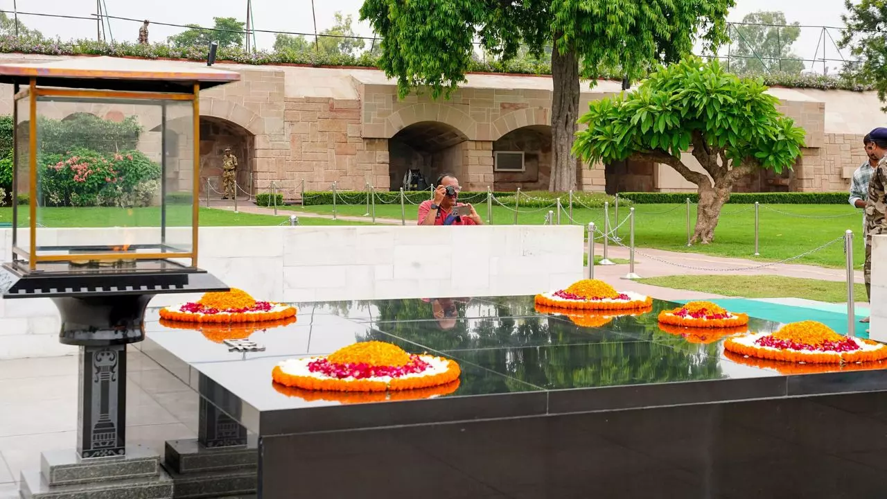 भारत में नेताओं के मेमोरियल का कैसे होता है चुनाव, इसे लेकर क्या कहता है नियम?