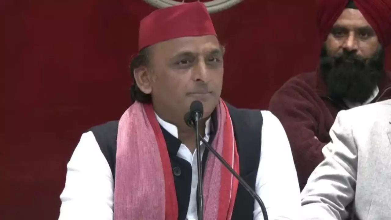CM आवास के नीचे भी शिवलिंग, वहां भी खुदाई हो; अखिलेश बोले योगी के घर में दबा राज CM आवास के नीचे भी शिवलिंग, वहां भी खुदाई हो; अखिलेश बोले योगी के घर में दबा राज