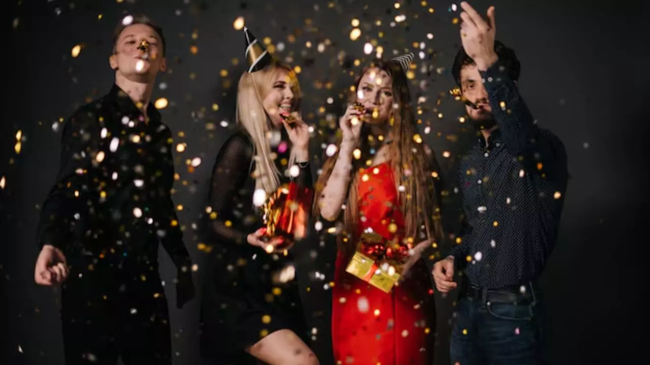 अब New Year पर बाहर न जाने का मलाल खत्म! घर बैठे ऐसे एन्जॉय करें ये दिन अब New Year पर बाहर न जाने का मलाल खत्म! घर बैठे ऐसे एन्जॉय करें ये दिन