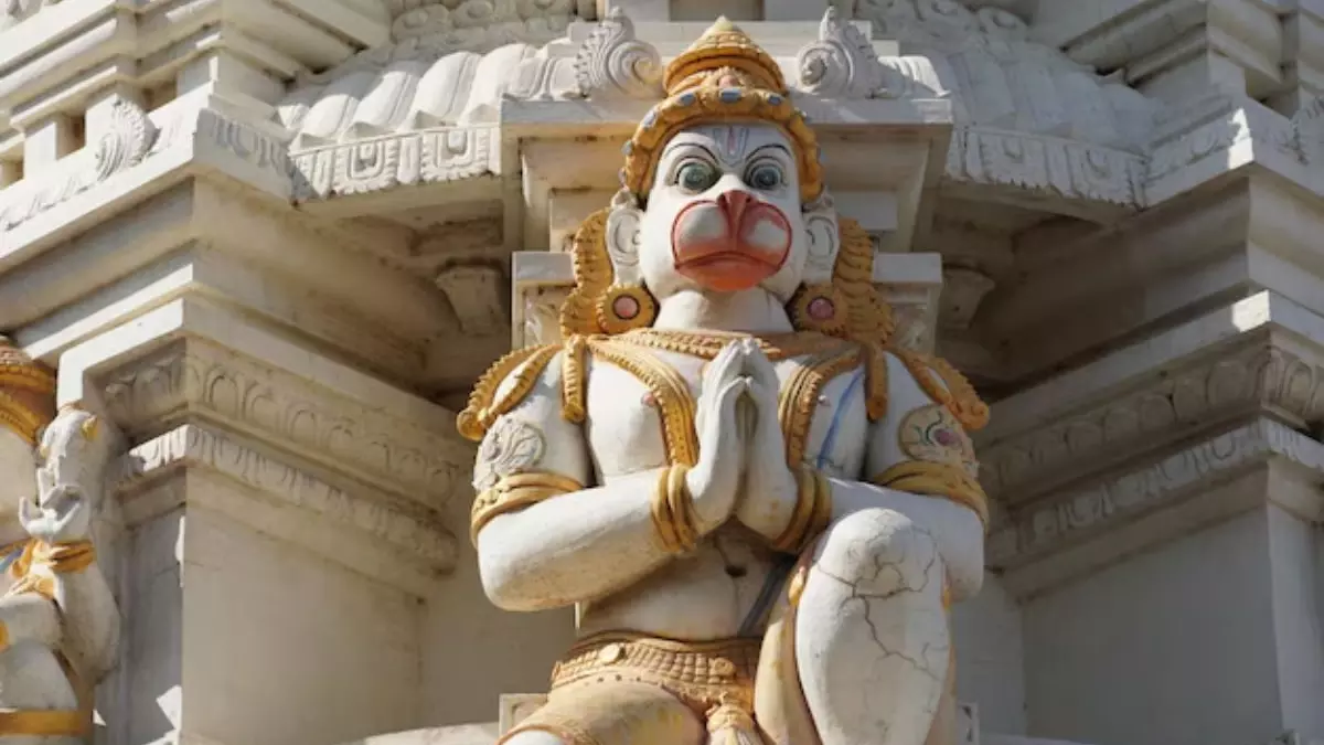 चीफ जस्टिस के बंगले में मंदिर को लेकर क्या है बवाल? मध्य प्रदेश HC ने कह डाली ये बात