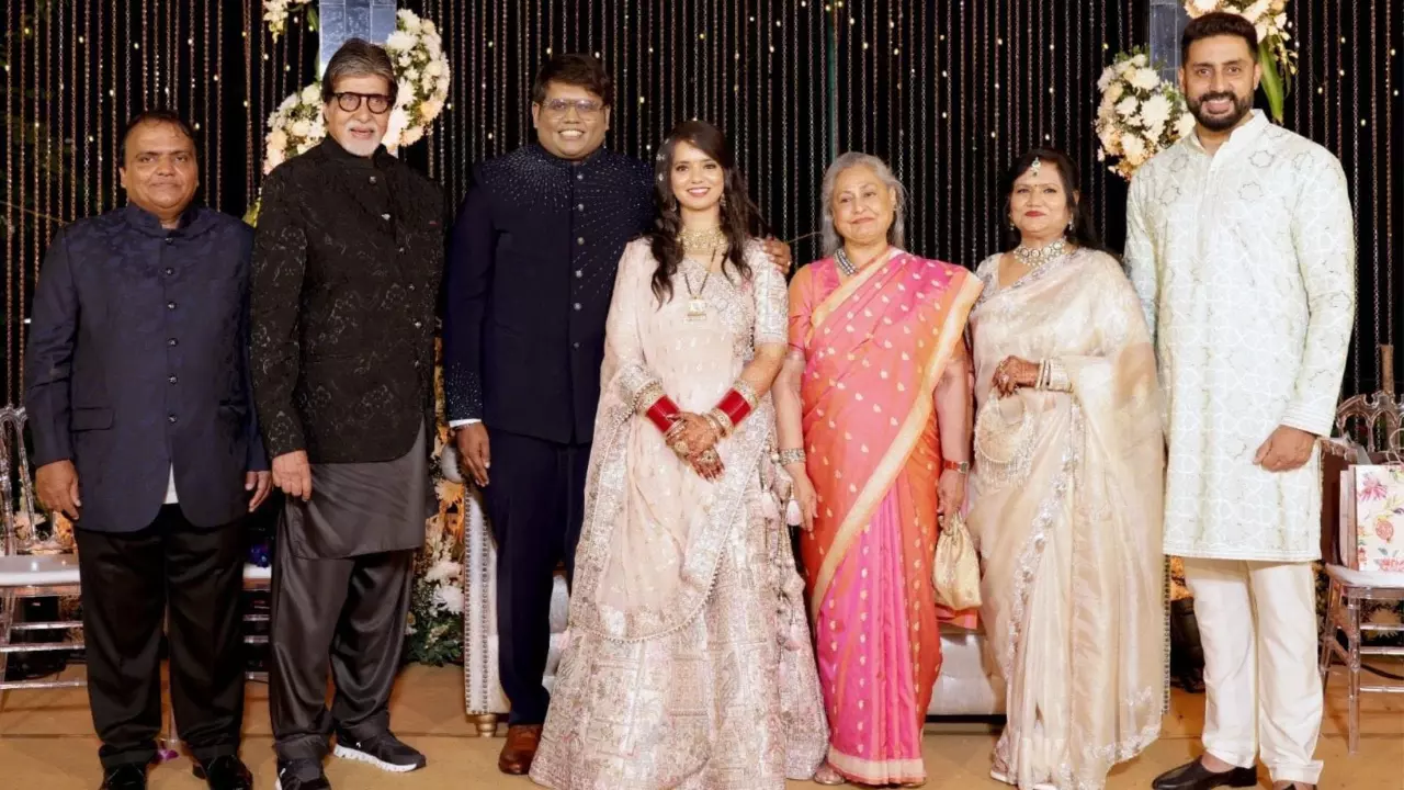 जया जी हंस रही हैं... रिसेप्शन पार्टी में गया बच्चन परिवार, Jaya Bachchan की स्माइल देख फैंस दे रहें रिएक्शन