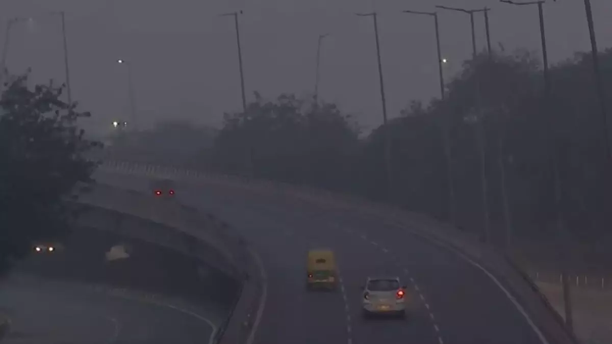 यूपी और दिल्ली में शीतलहर का अटैक जारी, अगले दो दिन कड़ाके की ठंड