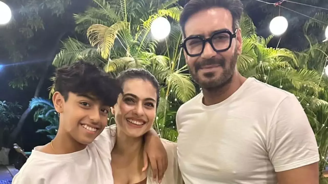 New Year 2025: काजोल से लेकर अमिताभ बच्चन तक, इस खास अंदाज में सेलेब्स ने दी अपने फैंस को नए साल की बधाई