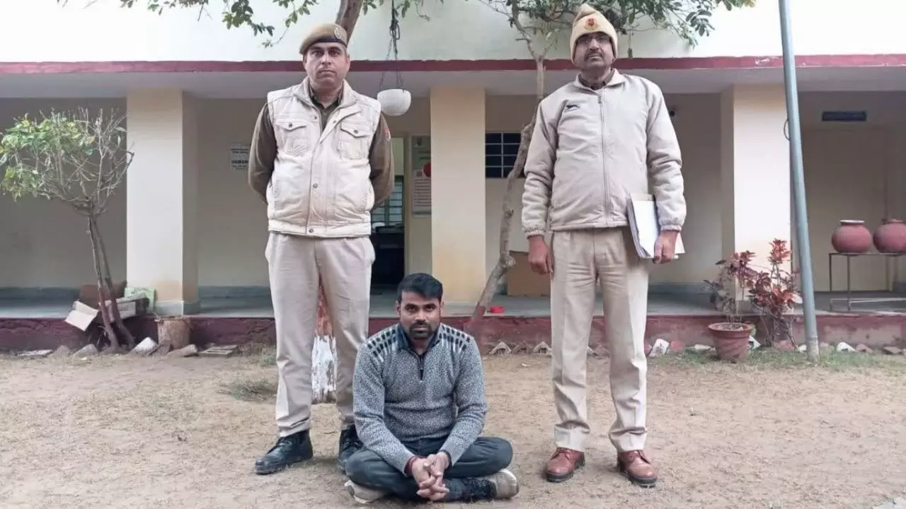 मैं IAS अधिकारी हूं, महिला को नौकरी दिलाने के नाम पर ठगी करने वाला फर्जी अफसर गिरफ्तार