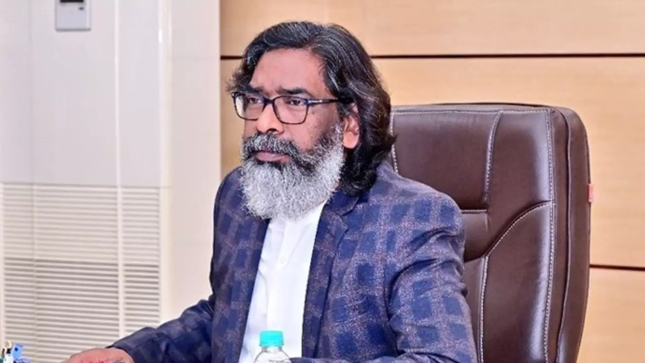 25 करोड़ की संपत्ति, 22 लाख पर्सनल इनकम... पूर्वी भारत के सबसे अमीर मुख्यमंत्री हैं हेमंत सोरेन