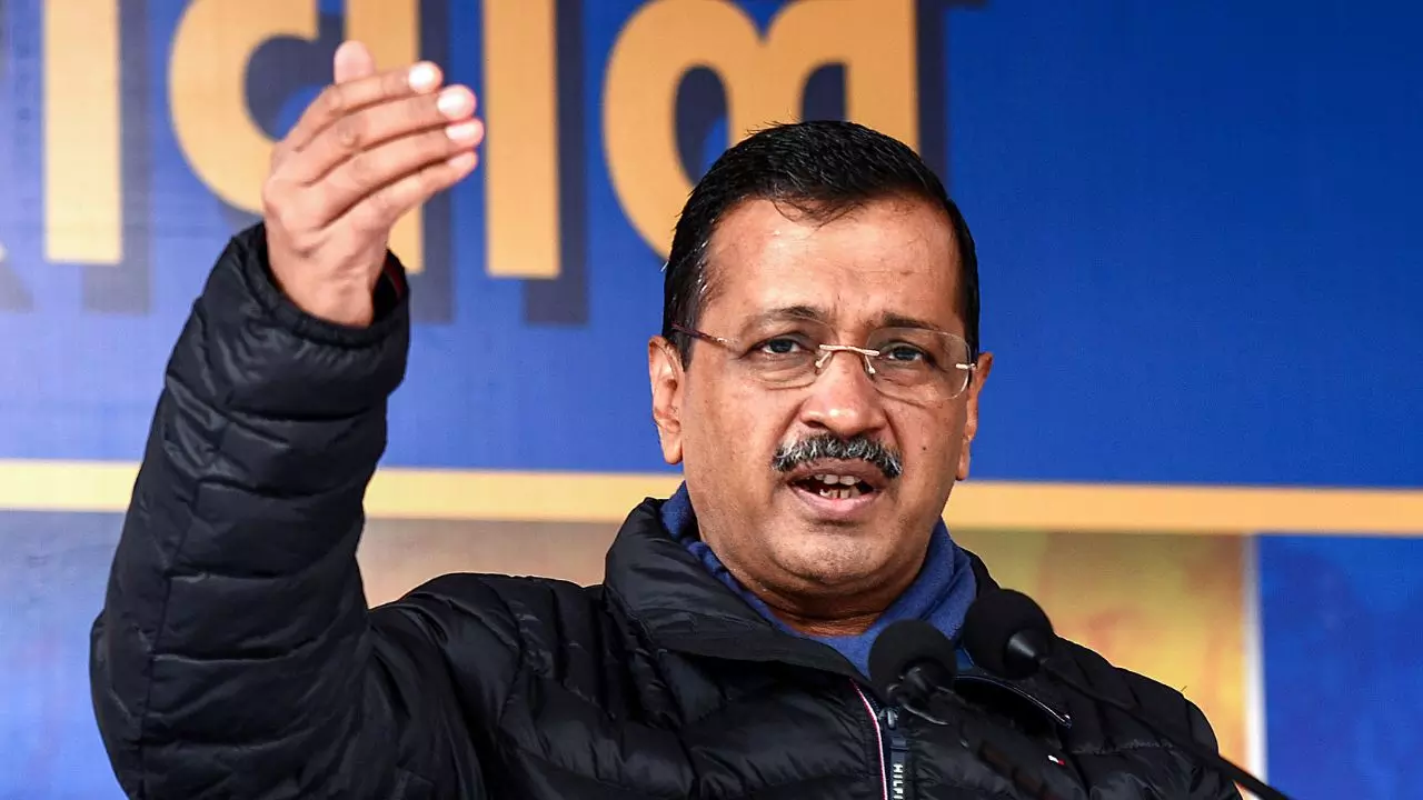 तीन काले कानूनों को वापस लाने की तैयारी कर रही भाजपा, केंद्र के खिलाफ केजरीवाल का बड़ा दावा तीन काले कानूनों को वापस लाने की तैयारी कर रही भाजपा, केंद्र के खिलाफ केजरीवाल का बड़ा दावा