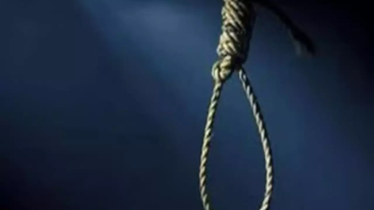 मेरी पत्नी को सबक सिखाना , गुजरात में भी अतुल सुभाष जैसा मामला; शख्स ने सुसाइड से पहले बनाया वीडियो मेरी पत्नी को सबक सिखाना , गुजरात में भी अतुल सुभाष जैसा मामला; शख्स ने सुसाइड से पहले बनाया वीडियो
