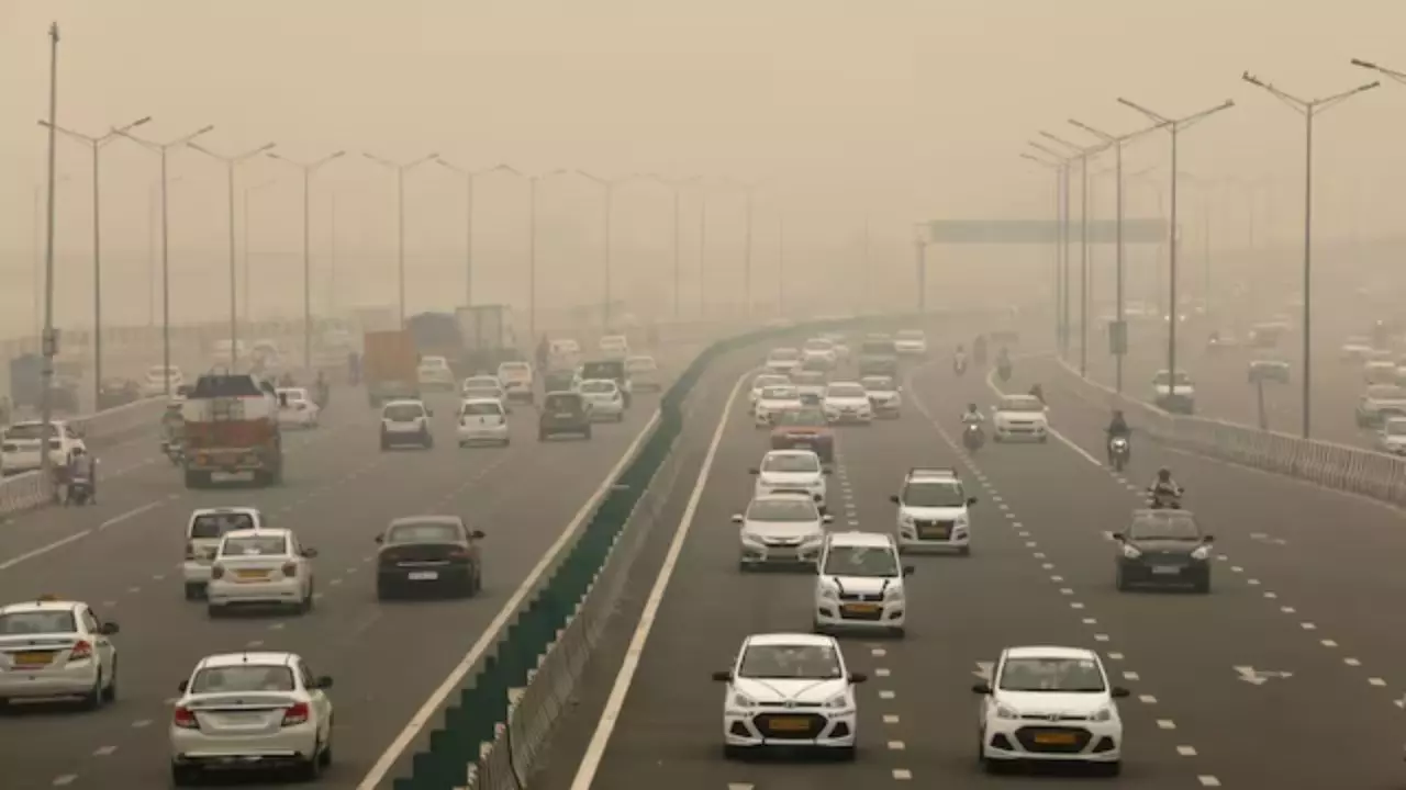 दिल्ली-NCR से हटा ग्रैप-3, खराब प्रदूषण के बाद लगी पाबंदियों से मुक्त हुई राजधानी