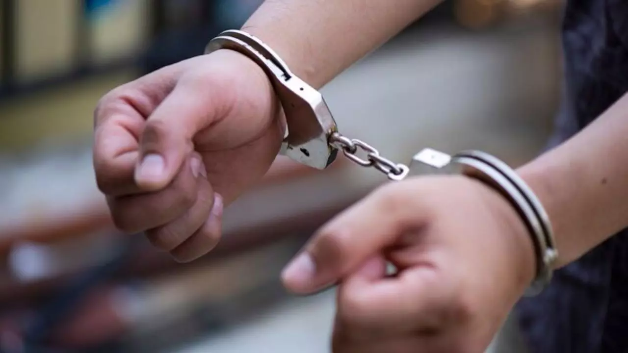 प्यार में पागल महिला, अपनी पार्टनर के खर्चे उठाने के लिए बन गई गैंगस्टर; ऐसे लगी पुलिस के हाथ प्यार में पागल महिला, अपनी पार्टनर के खर्चे उठाने के लिए बन गई गैंगस्टर; ऐसे लगी पुलिस के हाथ