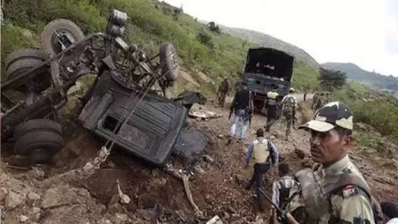 छत्तीसगढ़ में नक्सलियों ने जवानों की गाड़ी को IED से उड़ाया, 8 जवान और 1 ड्राइवर समेत 9 शहीद छत्तीसगढ़ में नक्सलियों ने जवानों की गाड़ी को IED से उड़ाया, 8 जवान और 1 ड्राइवर समेत 9 शहीद
