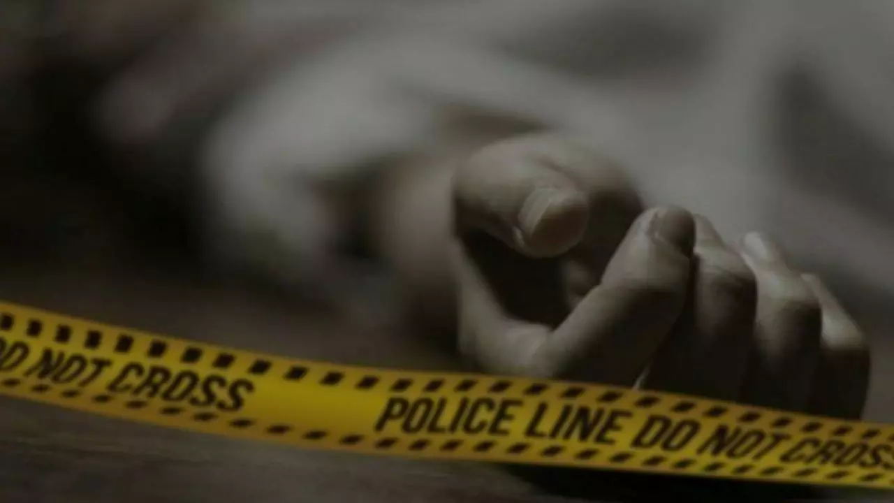 बस कंडक्टर को गोली मार थाने पहुंच गया ड्राइवर, पुलिस को लाश दिखाकर कर किया सरेंडर बस कंडक्टर को गोली मार थाने पहुंच गया ड्राइवर, पुलिस को लाश दिखाकर कर किया सरेंडर
