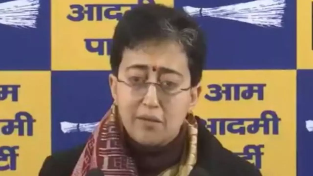 मेरे बूढ़े पिता को गालियां देकर मांग रहे वोट... रमेश बिधूड़ी के बयान पर छलके आतिशी के आंसू | VIDEO