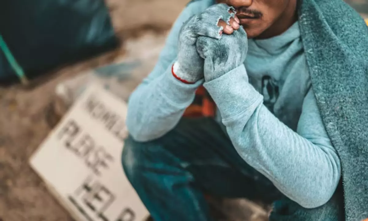 जब दिल लगे दीवार से... 6 बच्चों को छोड़ भिखारी के साथ फरार हुई महिला जब दिल लगे दीवार से... 6 बच्चों को छोड़ भिखारी के साथ फरार हुई महिला