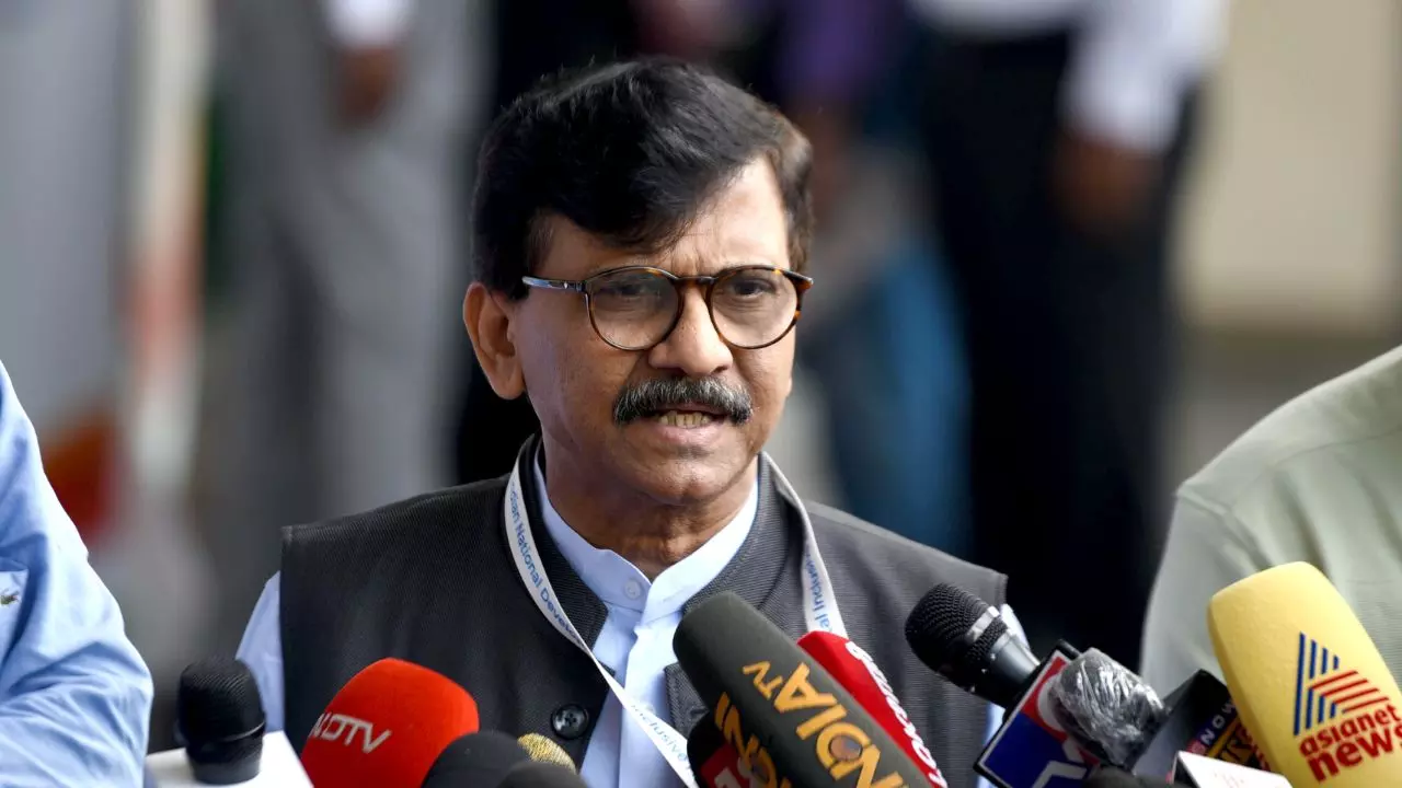 BJP को दिल्ली का चुनाव जिताने में AAP और कांग्रेस कर रही मदद, संजय राउत का बड़ा दावा
