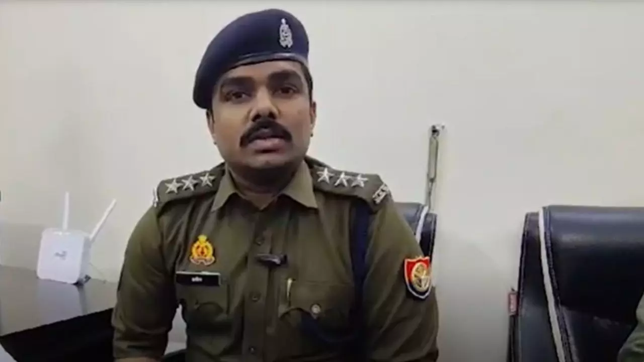 लो पैसे तुम्हें किन्नर बनाएंगे, UP के इस गांव में युवाओं को जबरन बनाया जा रहा किन्नर; यहां होता है ऑपरेशन लो पैसे तुम्हें किन्नर बनाएंगे, UP के इस गांव में युवाओं को जबरन बनाया जा रहा किन्नर; यहां होता है ऑपरेशन