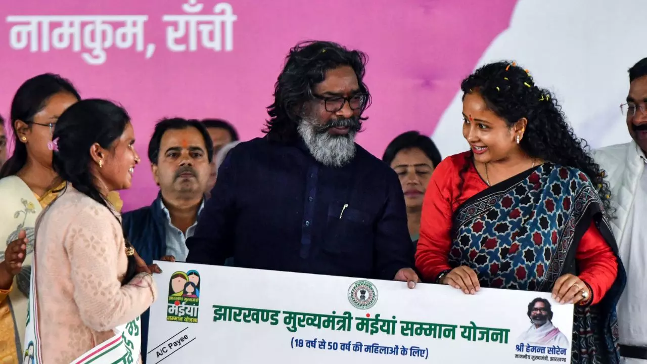 महिलाएं करती रहीं इंतजार, पुरुष ले जा रहे मंईयां सम्मान योजना की राशि; घोटाले का लगा आरोप