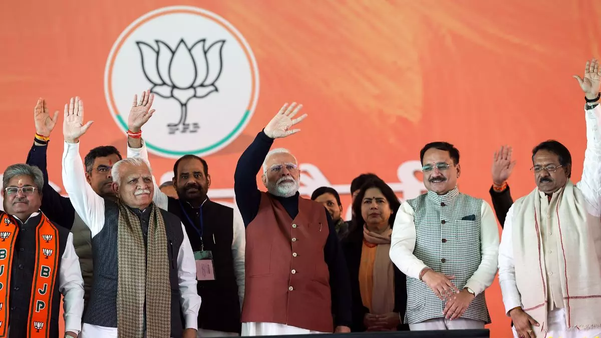 AAP से भी 2 कदम आगे निकली BJP, 300 यूनिट फ्री बिजली समेत कई योजनाओं की दे सकती है सौगात