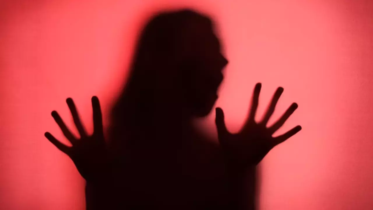 अपने दोस्तों से करवाता था पत्नी का रेप, आरोपी बनाते थे वीडियो; सऊदी में बैठे देखता था पति