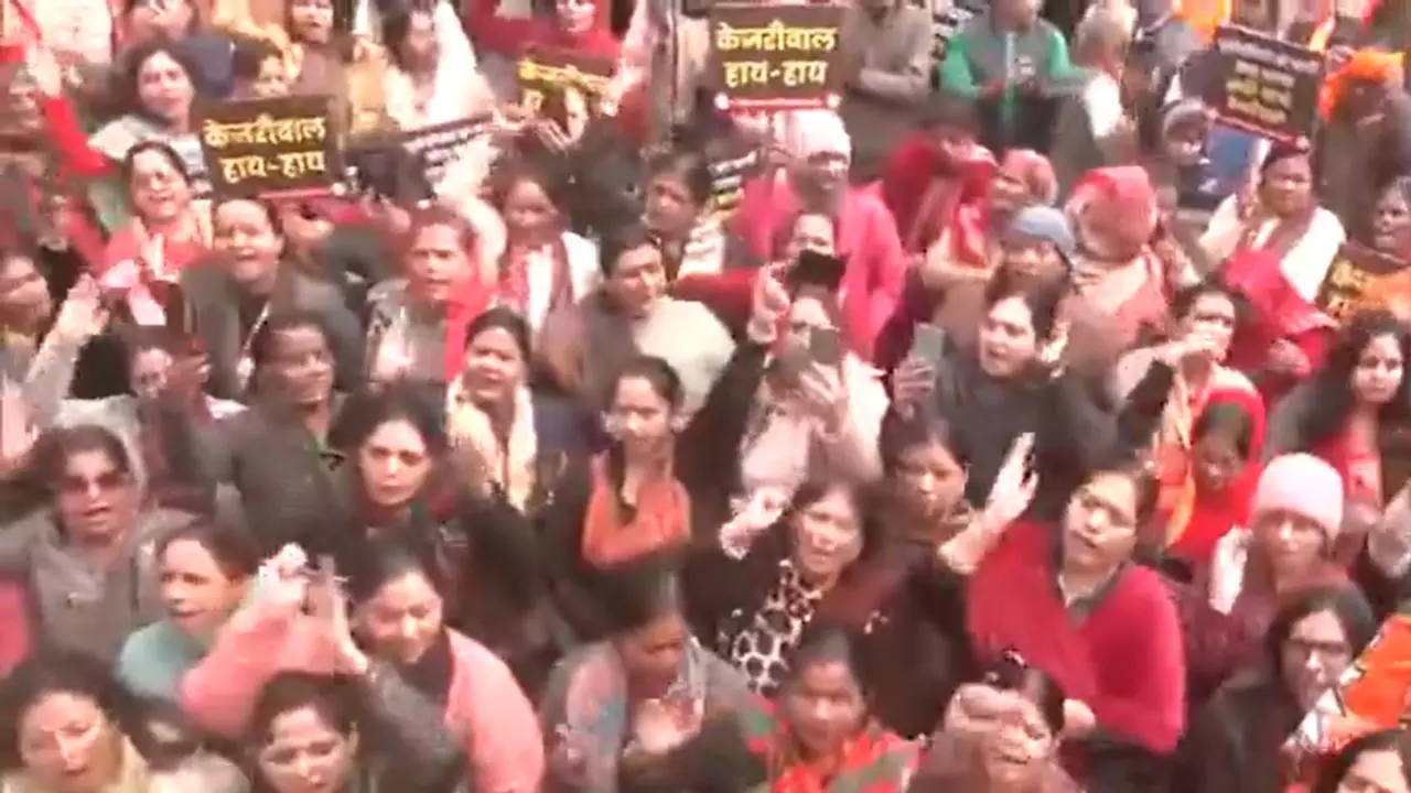 पूर्वांचलियों पर केजरीवाल के बयान को लेकर घमासान, BJP ने निकाला मार्च, हिरासत में कई कार्यकर्ता पूर्वांचलियों पर केजरीवाल के बयान को लेकर घमासान, BJP ने निकाला मार्च, हिरासत में कई कार्यकर्ता