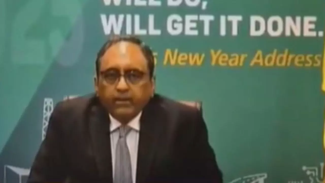 हम नहीं घूरेंगे तो दूसरा घूर लेगा, L&T चेयरमैन को सोशल मीडिया यूजर्स का जवाब: मीम्स की आ गई बाढ़ हम नहीं घूरेंगे तो दूसरा घूर लेगा, L&T चेयरमैन को सोशल मीडिया यूजर्स का जवाब: मीम्स की आ गई बाढ़