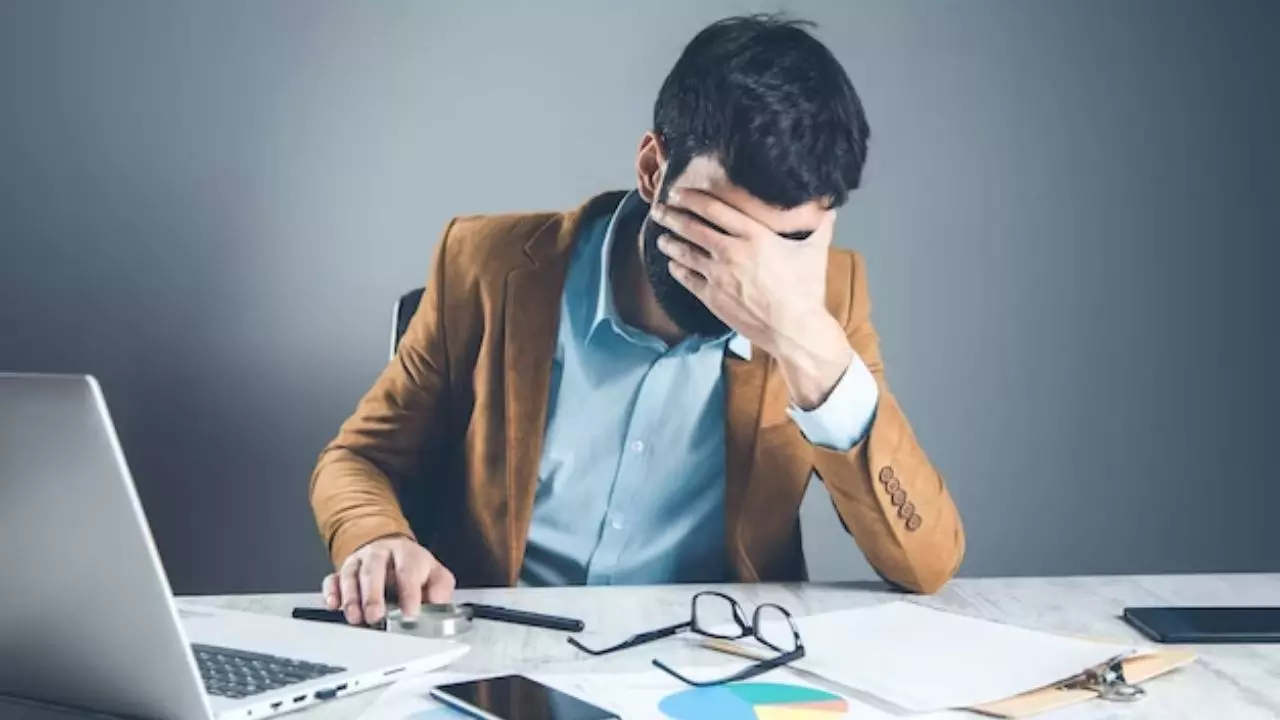 अगर आप भी करते हैं 90 घंटे काम, तो जान लें इससे होने वाले नुकसान