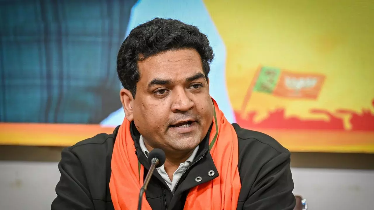 कौन हैं बीजेपी प्रत्याशी कपिल मिश्रा, जिन पर भाजपा ने जताया भरोसा
