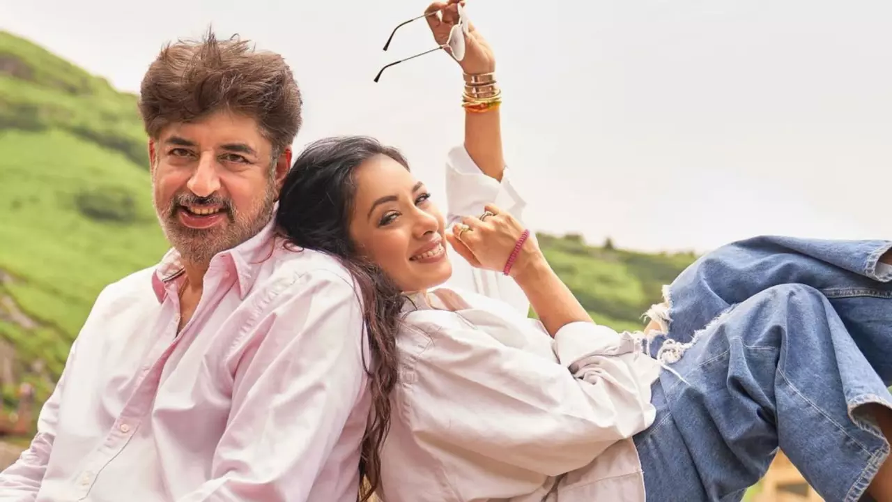 विज्ञापन शूट में हुई मुलाकात, 12 साल किया इंतजार, बेहद दिलचस्प है Rupali Ganguly की लव स्टोरी