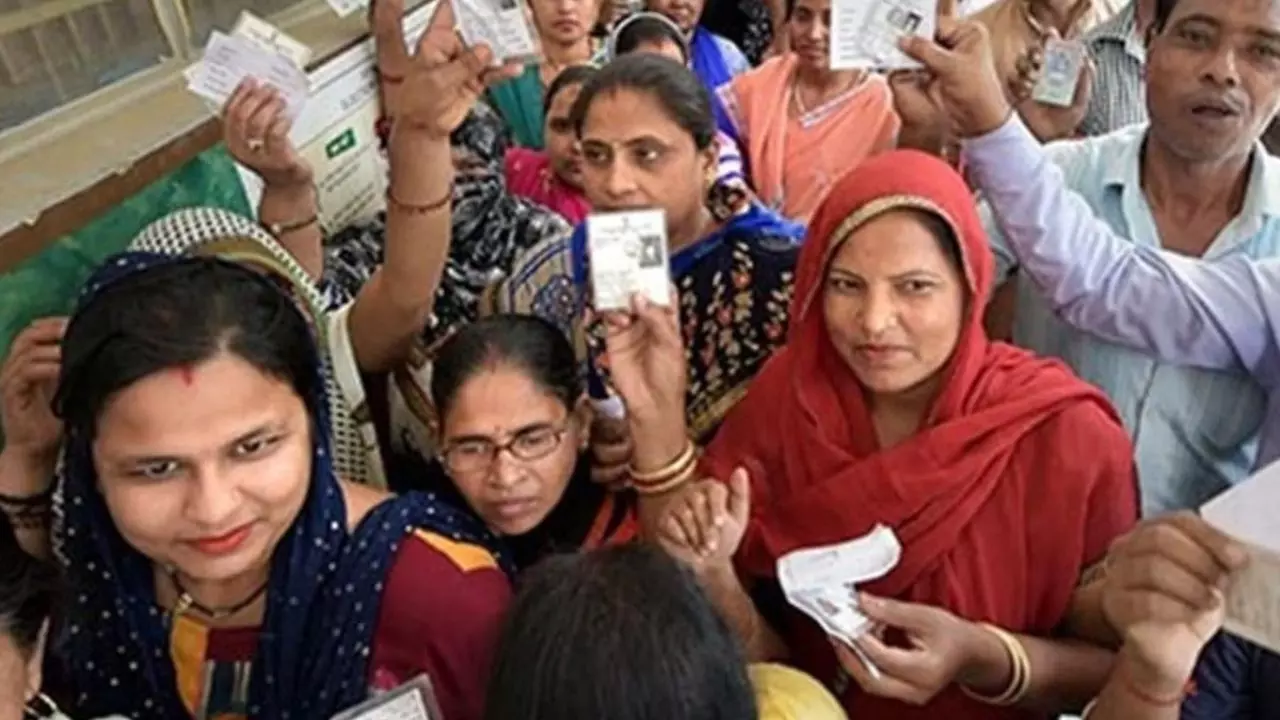 चुनाव दिल्ली में लेकिन दबदबा पूर्वांचलियों का! बिहार - यूपी वालों पर क्यों टिकी है सभी पार्टियों की नजर?