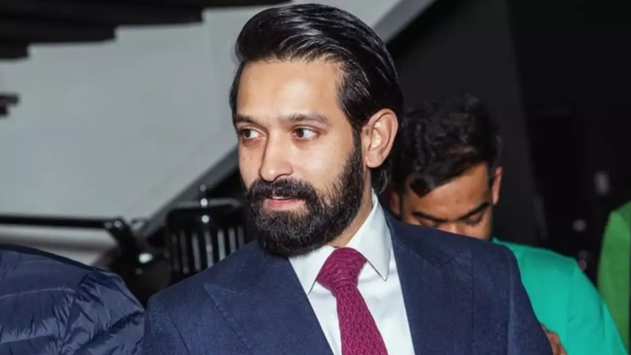 Rajkumar Hirani की डेब्यू सीरीज में विलेन का किरदार निभाएंगे Vikrant Massey, एक्टर के ब्रेक लेने पर उठ रहे सवाल