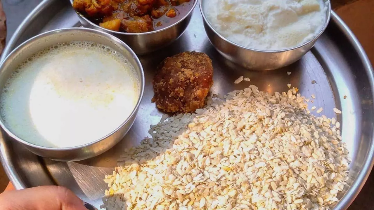 Makar Sankranti 2025:  इस दिन क्यों खाई जाती है खिचड़ी और दही-चूड़ा, जानें कारण