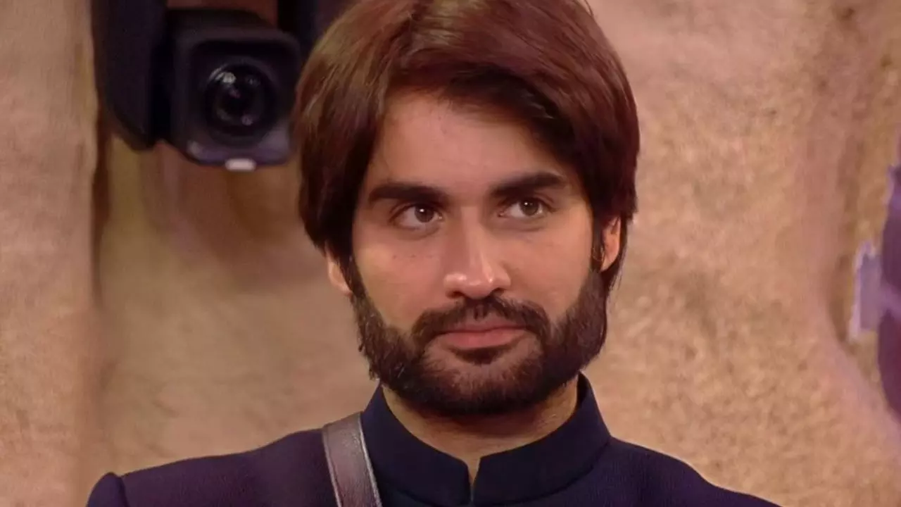 Bigg Boss 18: मीडिया वालों ने विवियन पर उठाए सवाल, देखें बिग बॉस ट्रॉफी की एक झलक Bigg Boss 18: मीडिया वालों ने विवियन पर उठाए सवाल, देखें बिग बॉस ट्रॉफी की एक झलक