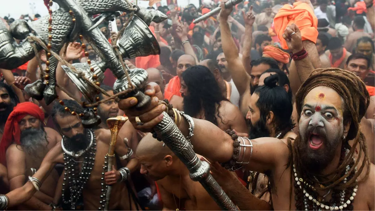 फिर लौट आया अमृत स्नान, मुगल काल में बन गया था शाही स्नान, क्या है इसका इतिहास?
