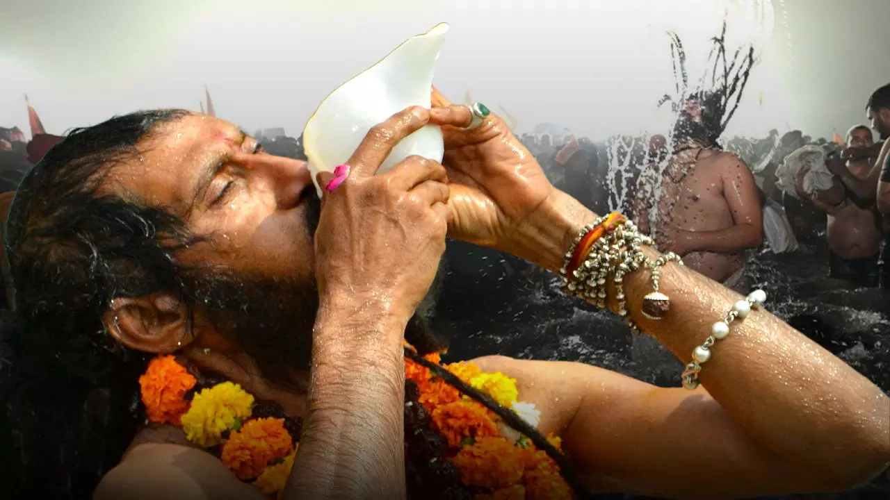 अमृत स्नान का हुआ शुभारंभ, इन अखाड़ों ने लगाई पहली डुबकी, मकर संक्रांति पर महाकुंभ में उमड़ी भीड़ | VIDEO