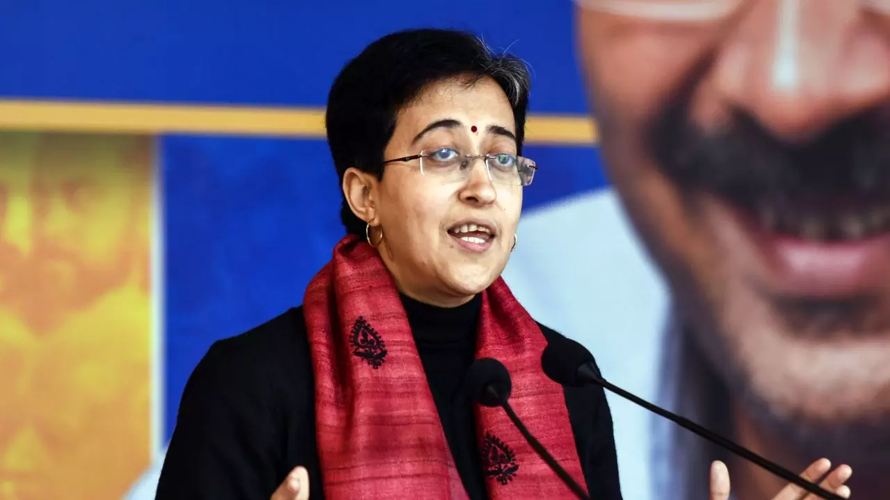 मुश्किलों में दिल्ली की CM आतिशी, आचार संहिता उल्लंघन का लगा आरोप, चुनाव के बीच FIR दर्ज