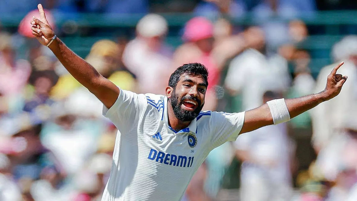 बुमराह ने पैट कमिंस को छोड़ा पीछे, हासिल किया ICC का यह बड़ा अवार्ड