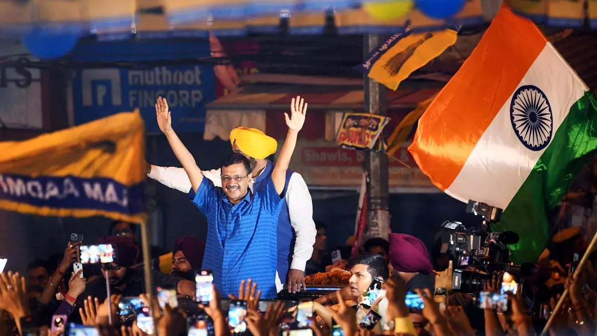 कैसे AAP ने दिल्ली में कांग्रेस का किया सूपड़ा साफ, बीजेपी भी 26 साल से वनवास पर