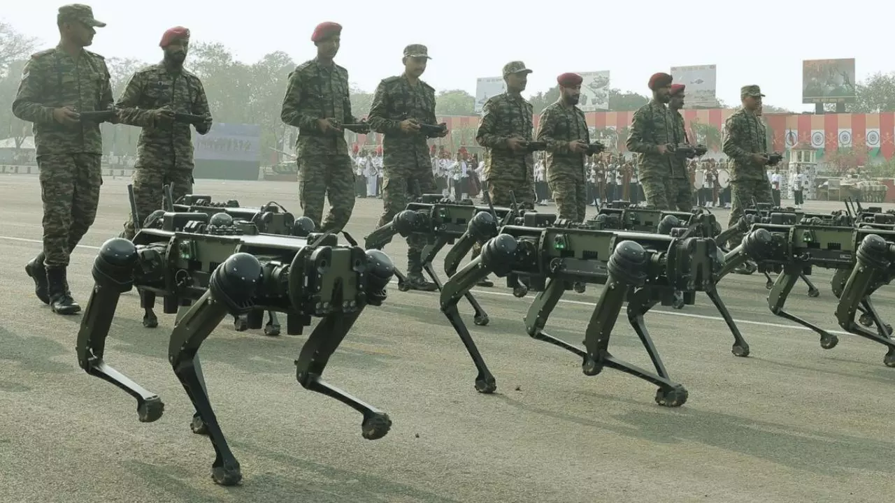 पानी हो या बर्फ, दुश्मनों की अब खैर नहीं! क्या है Indian Army के रोबोटिक खच्चर की खासियत? | VIDEO पानी हो या बर्फ, दुश्मनों की अब खैर नहीं! क्या है Indian Army के रोबोटिक खच्चर की खासियत? | VIDEO