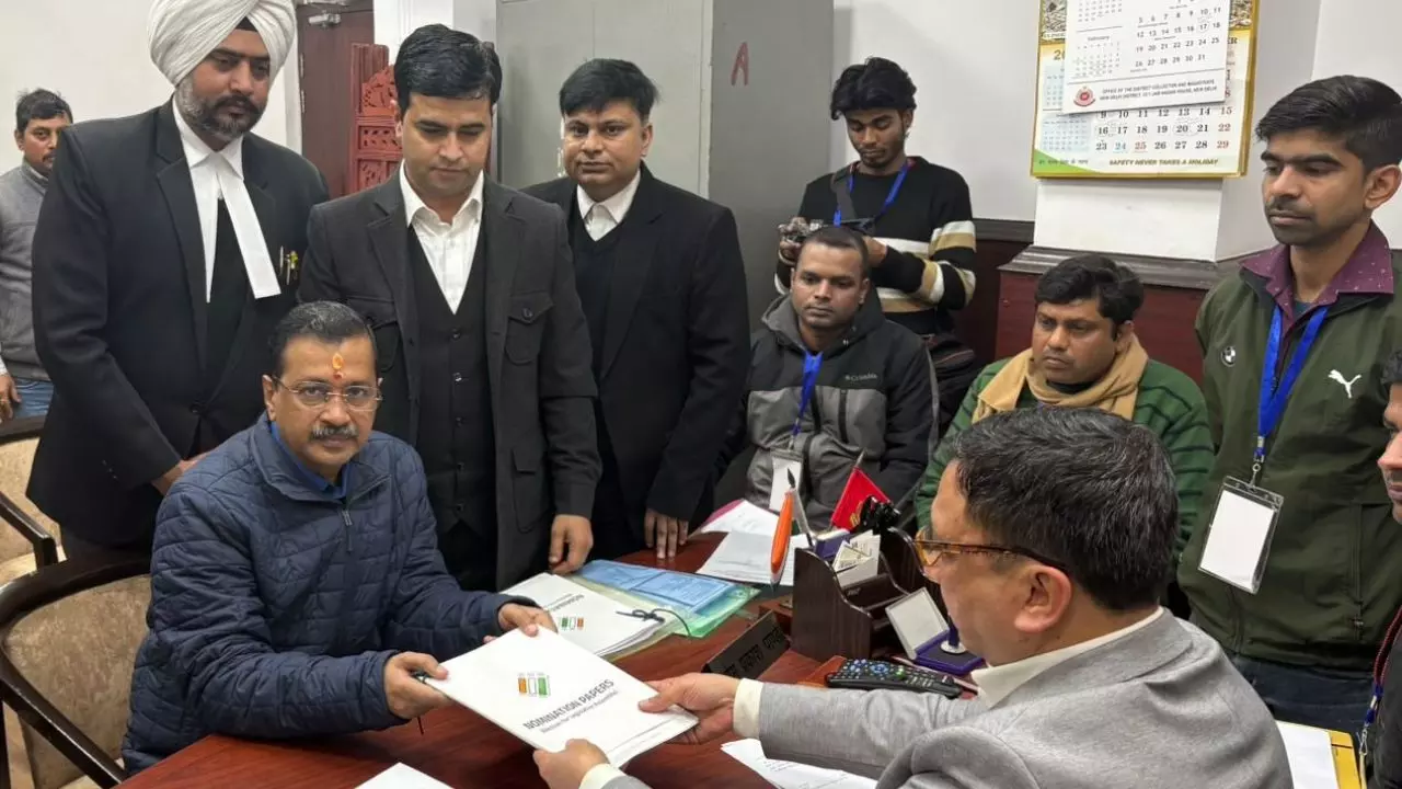 दिल्ली में नामांकन का बुधवार... केजरीवाल, प्रवेश वर्मा और बिधूड़ी समेत कई उम्मीदवारों ने भरा पर्चा