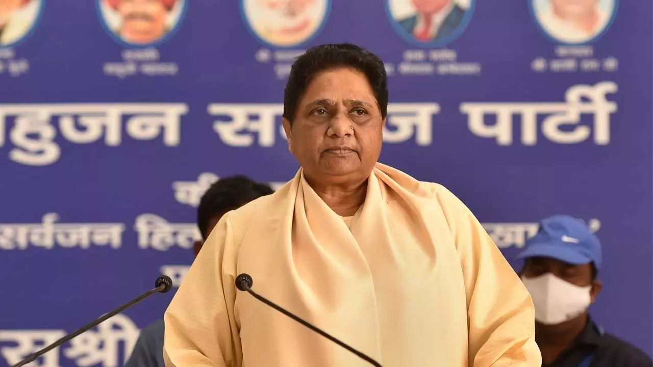 कोई नहीं होगा उत्तराधिकारी... मायावती ने आकाश आनंद को सभी पदों से हटाया, भाई आनंद कुमार को बनाया नेशनल कोऑर्डिनेटर कोई नहीं होगा उत्तराधिकारी... मायावती ने आकाश आनंद को सभी पदों से हटाया, भाई आनंद कुमार को बनाया नेशनल कोऑर्डिनेटर