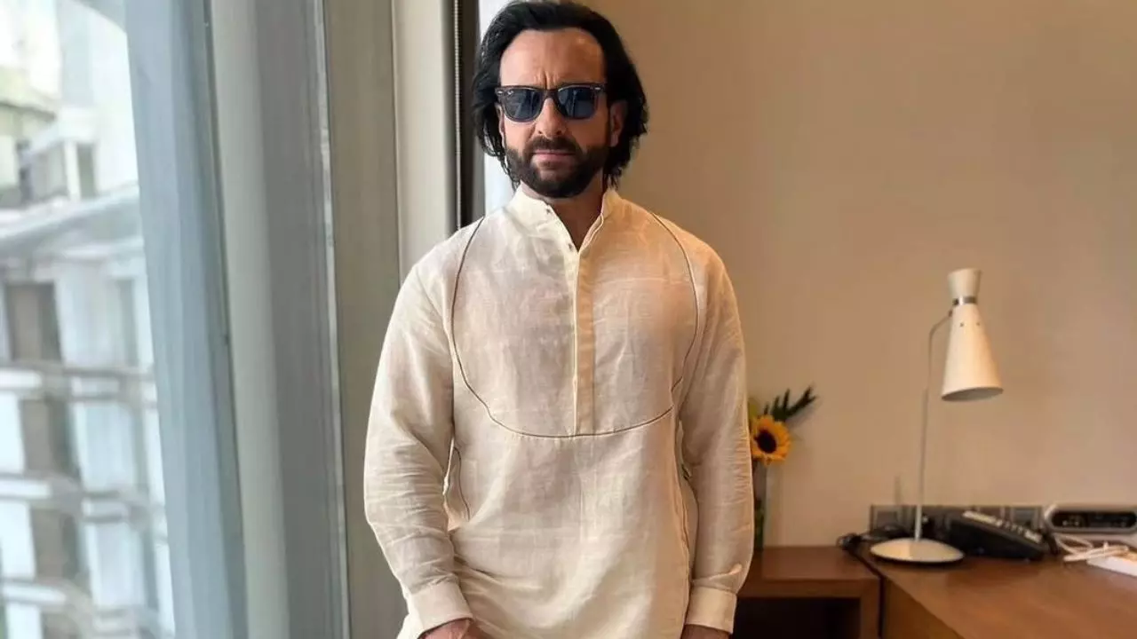 खतरे से बाहर हैं Saif Ali Khan, ICU में शिफ्ट हुए एक्टर, पुलिस ने किया आरोपी की पहचान का दावा